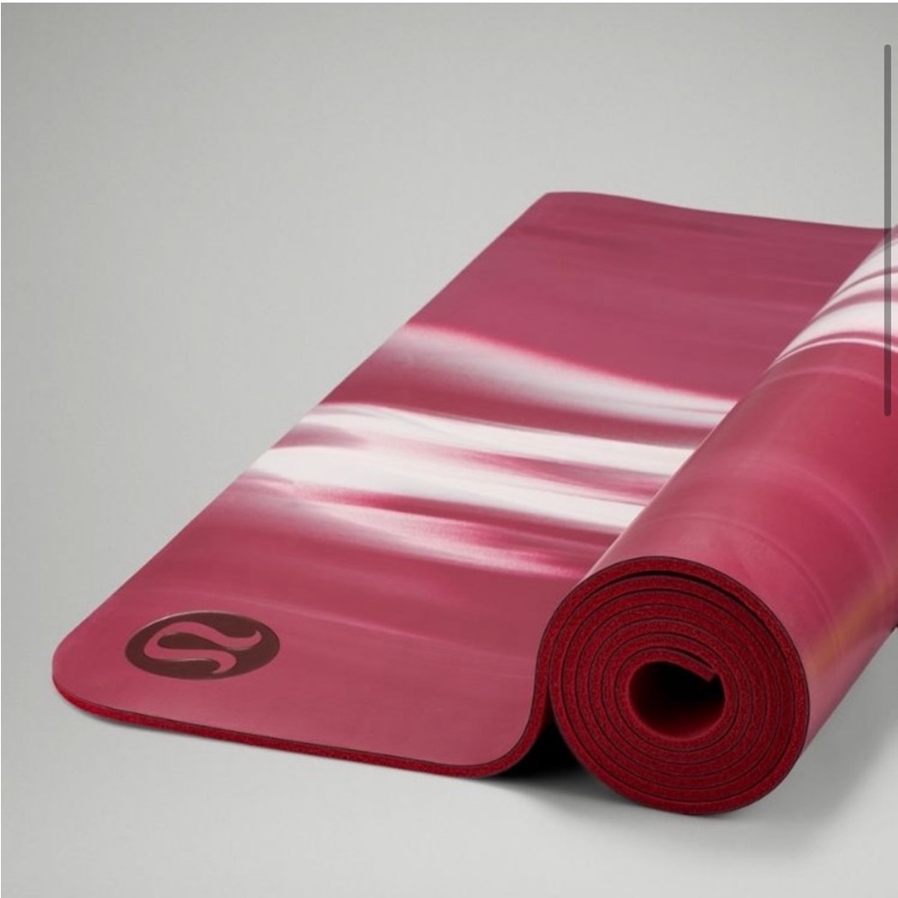 Lululemon 5mm Yoga Mat in marbled Pink/White/Maroon